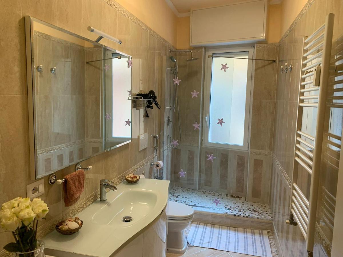 Azzurra Holiday Home: Seaside Retreat with Wi-Fi and Balcony Rapallo Exterior photo