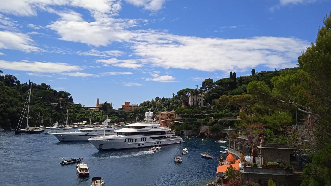 Azzurra Holiday Home: Seaside Retreat with Wi-Fi and Balcony Rapallo Exterior photo