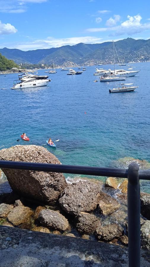 Azzurra Holiday Home: Seaside Retreat with Wi-Fi and Balcony Rapallo Exterior photo